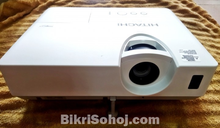 Hitachi CP-ED27X Multimedia 3LCD Projector (Like New)